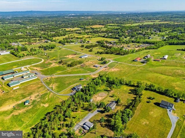 365 SHADOWHAWK LN, Kearneysville, WV 25430