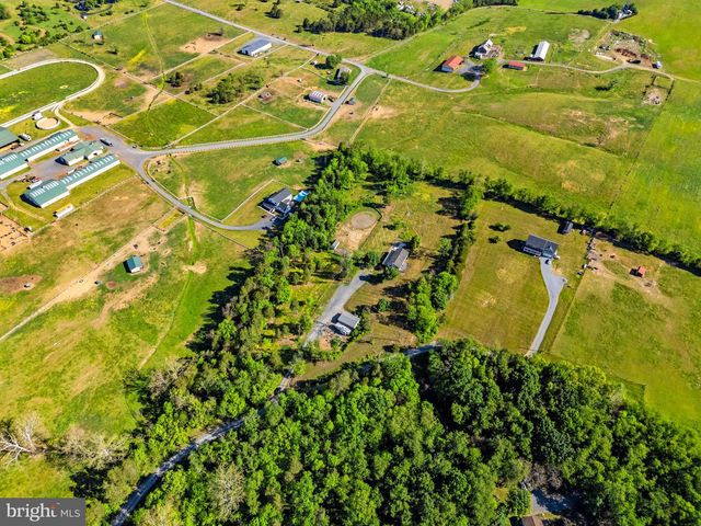 365 SHADOWHAWK LN, Kearneysville, WV 25430