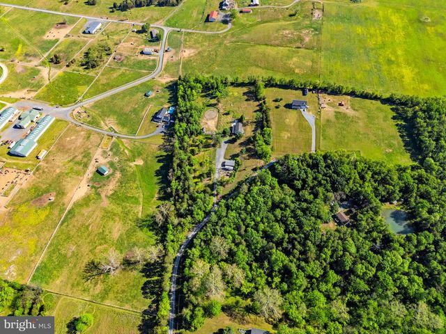 365 SHADOWHAWK LN, Kearneysville, WV 25430