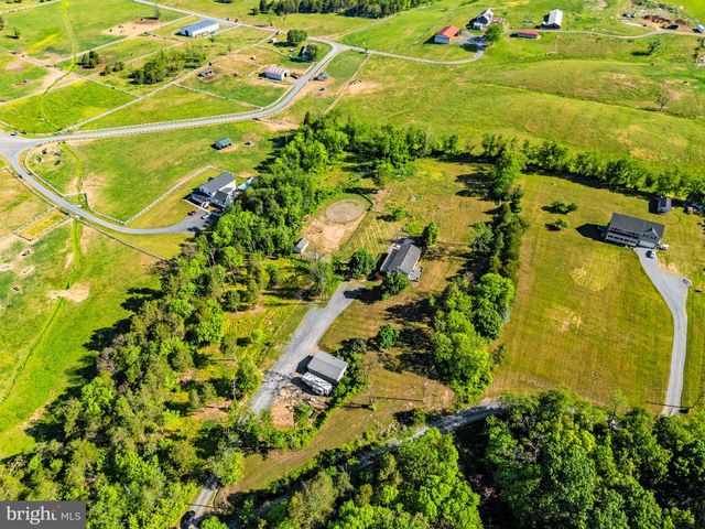 365 SHADOWHAWK LN, Kearneysville, WV 25430