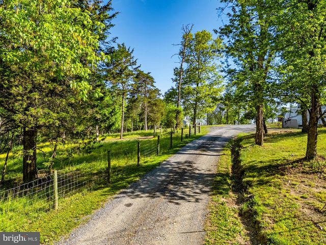 365 SHADOWHAWK LN, Kearneysville, WV 25430