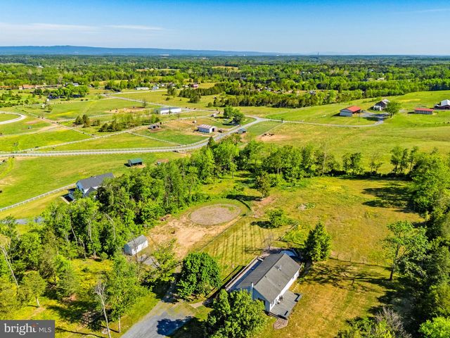 365 SHADOWHAWK LN, Kearneysville, WV 25430