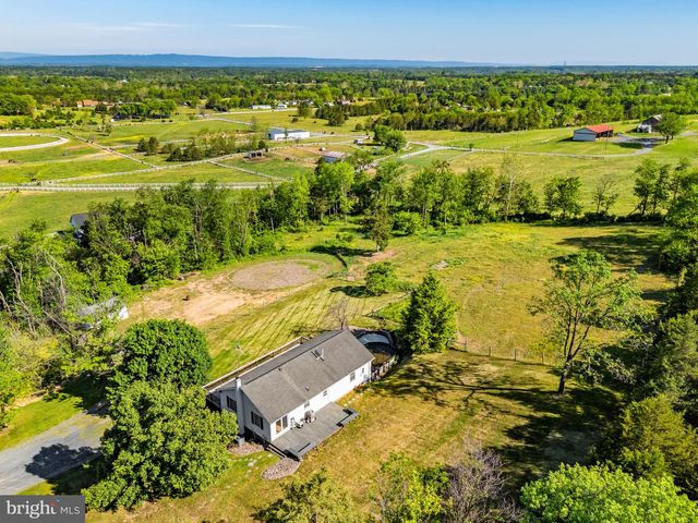 365 SHADOWHAWK LN, Kearneysville, WV 25430