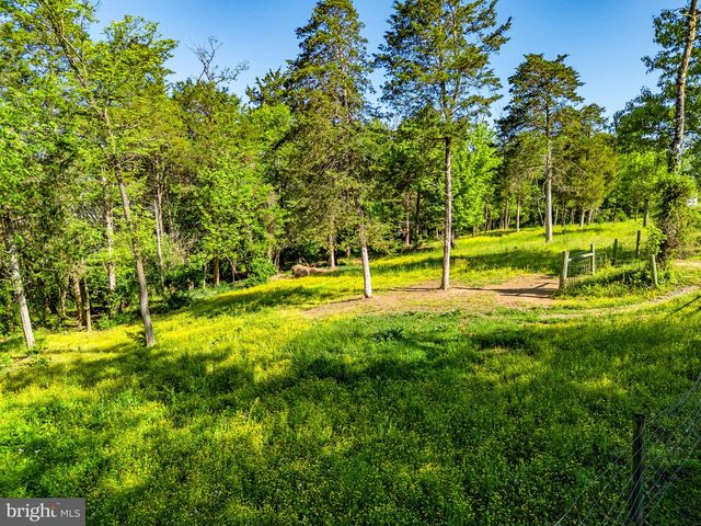 365 SHADOWHAWK LN, Kearneysville, WV 25430