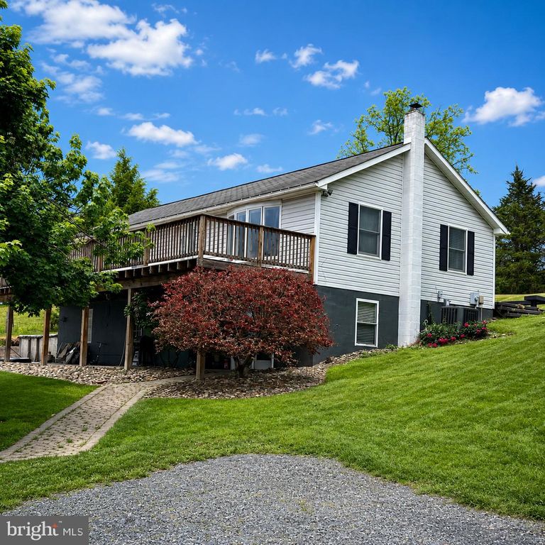365 SHADOWHAWK LN, Kearneysville, WV 25430