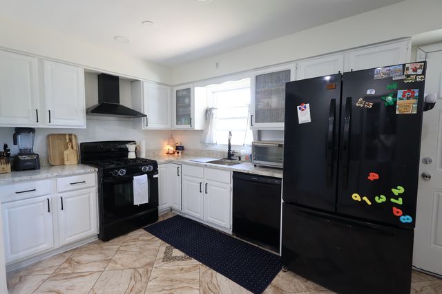 510 W Millns Court, Addison, IL 60101