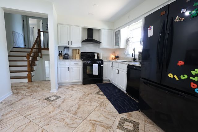 510 W Millns Court, Addison, IL 60101