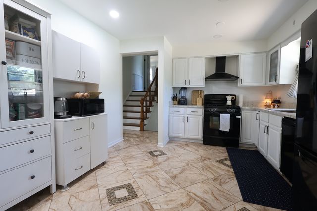 510 W Millns Court, Addison, IL 60101