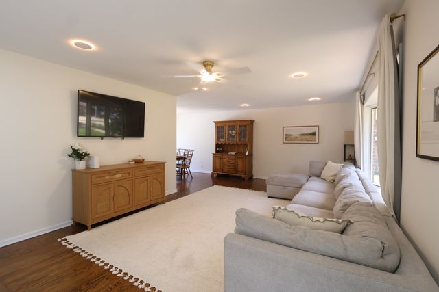 510 W Millns Court, Addison, IL 60101