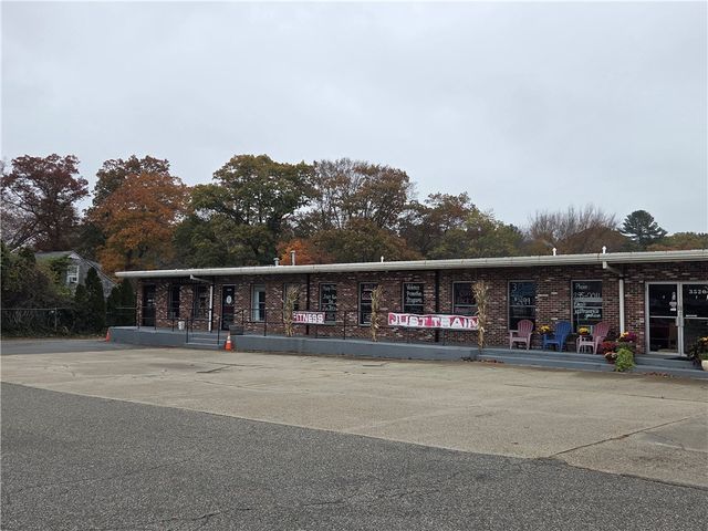 3520 Quaker Lane, North Kingstown, RI 02852