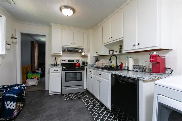 609 Allen ST, Hampton, VA 23669
