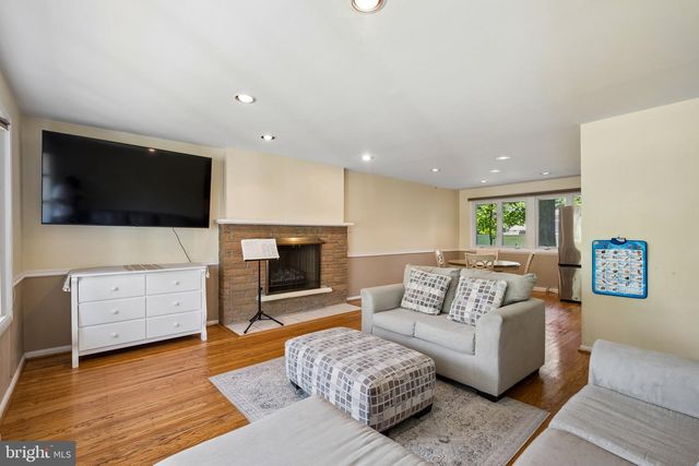 1076 DEVON RD, Jenkintown, PA 19046