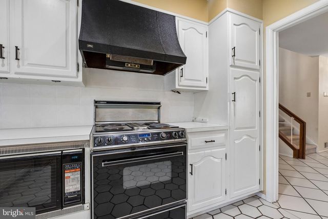 1076 DEVON RD, Jenkintown, PA 19046