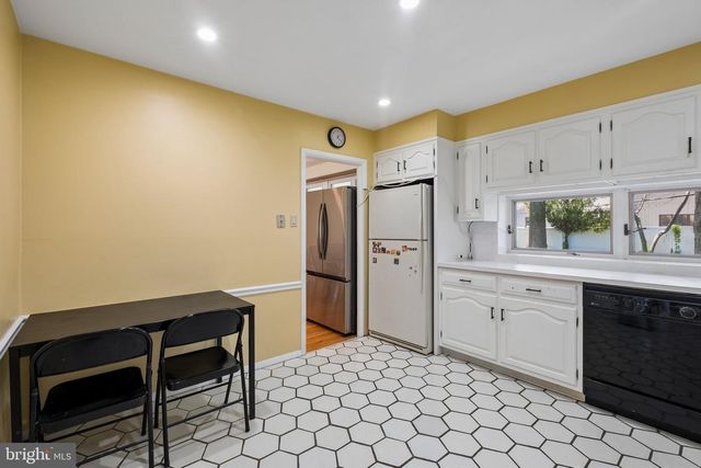1076 DEVON RD, Jenkintown, PA 19046