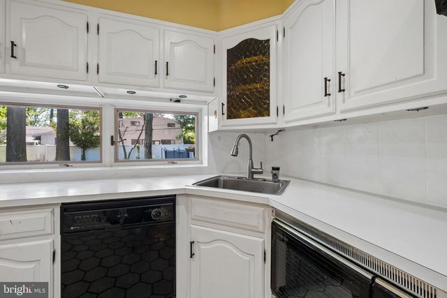 1076 DEVON RD, Jenkintown, PA 19046