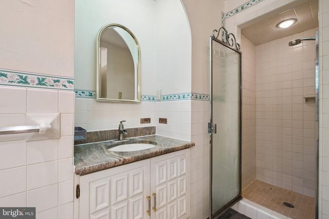 1076 DEVON RD, Jenkintown, PA 19046