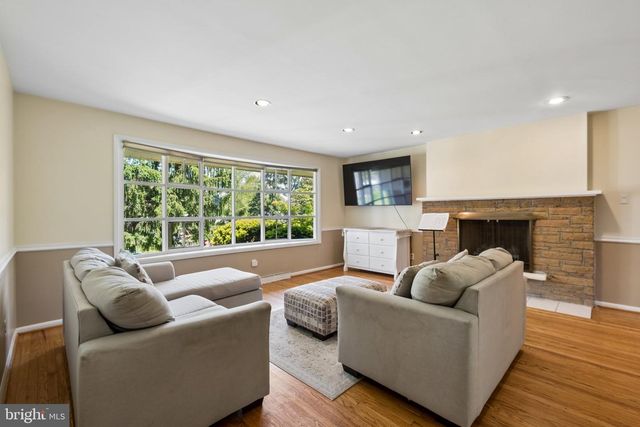 1076 DEVON RD, Jenkintown, PA 19046