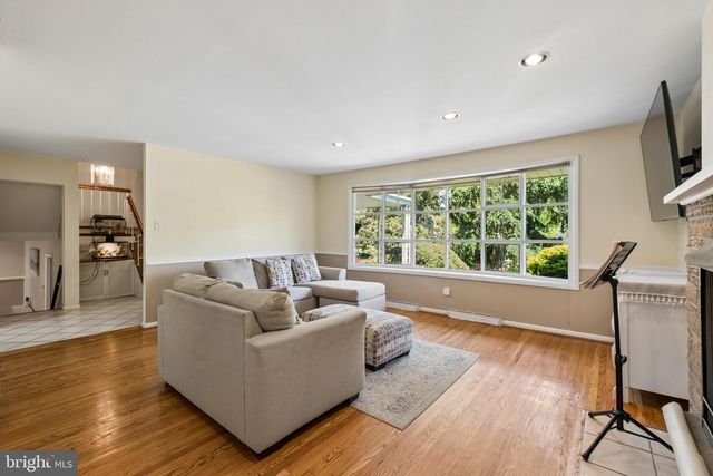 1076 DEVON RD, Jenkintown, PA 19046