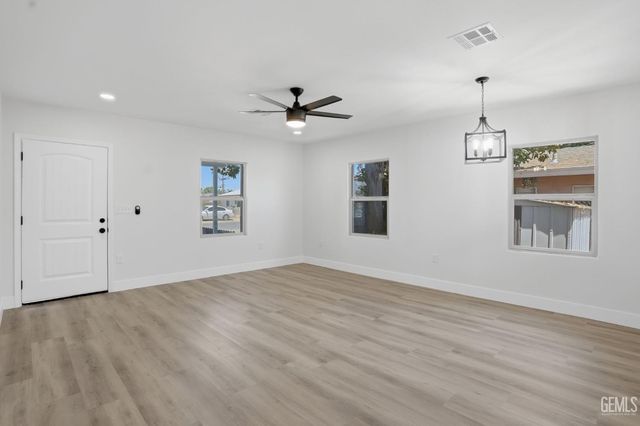 707 Lincoln Avenue, Bakersfield, CA 93308