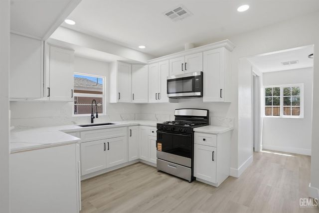 707 Lincoln Avenue, Bakersfield, CA 93308