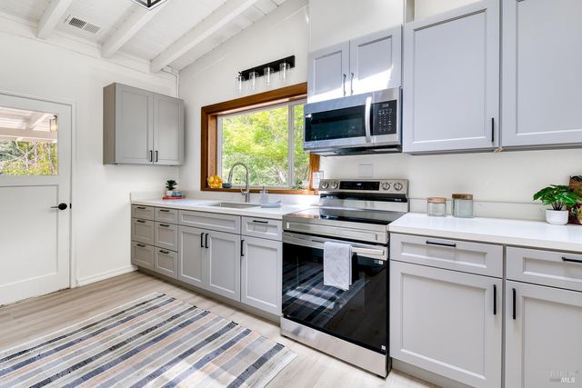 15715 Drake Rd, Guerneville, CA 95446