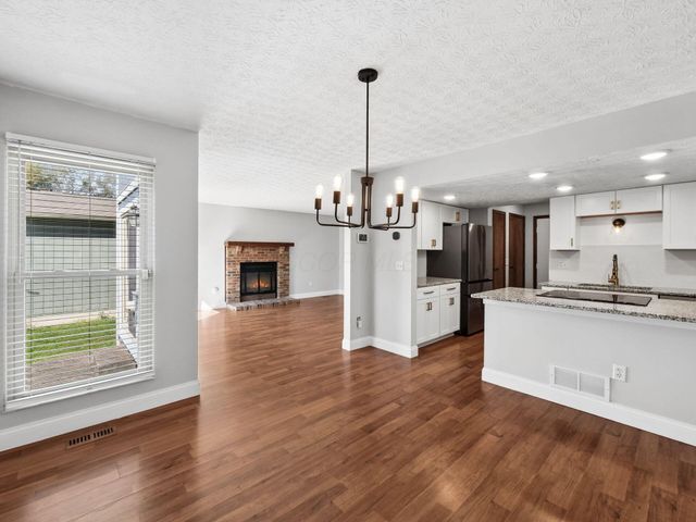 365 Halsbury Circle, Columbus, OH 43230