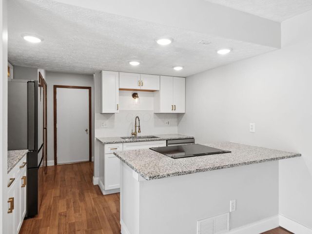 365 Halsbury Circle, Columbus, OH 43230