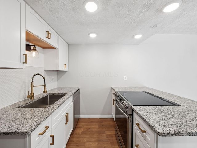 365 Halsbury Circle, Columbus, OH 43230