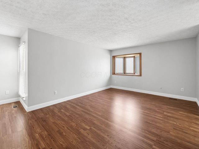 365 Halsbury Circle, Columbus, OH 43230