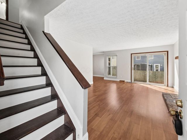 365 Halsbury Circle, Columbus, OH 43230
