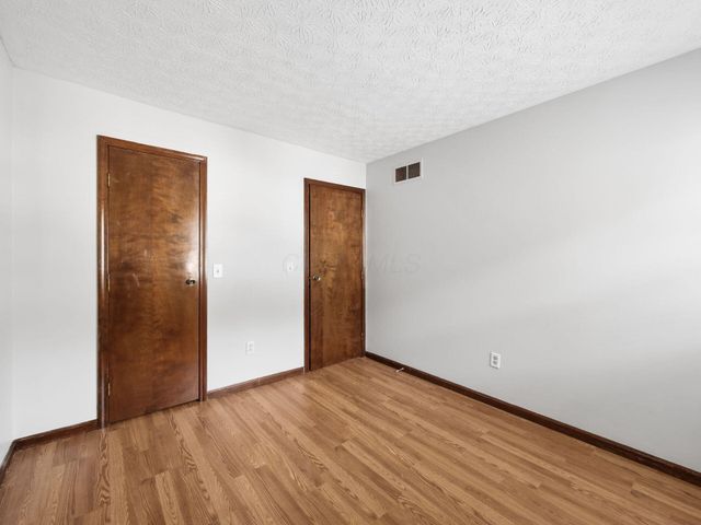 365 Halsbury Circle, Columbus, OH 43230