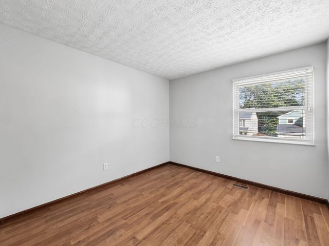 365 Halsbury Circle, Columbus, OH 43230