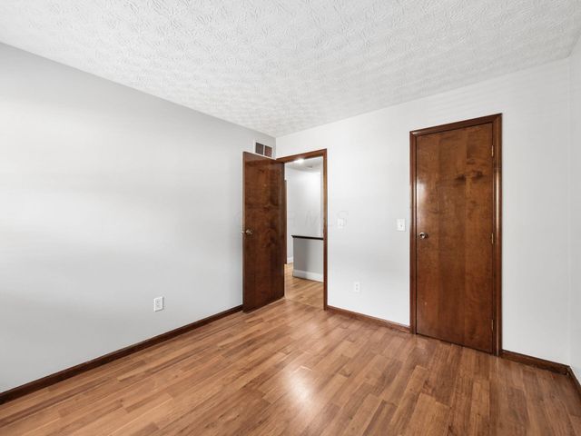 365 Halsbury Circle, Columbus, OH 43230