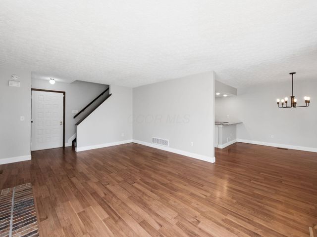 365 Halsbury Circle, Columbus, OH 43230