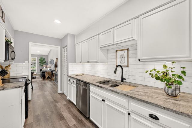 13640 Flagstone Lane, Dallas, TX 75240