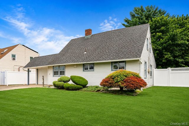 30 Bent Lane, Levittown, NY 11756