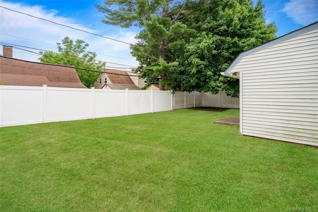 30 Bent Lane, Levittown, NY 11756