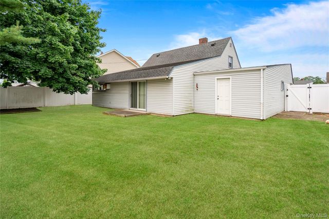 30 Bent Lane, Levittown, NY 11756