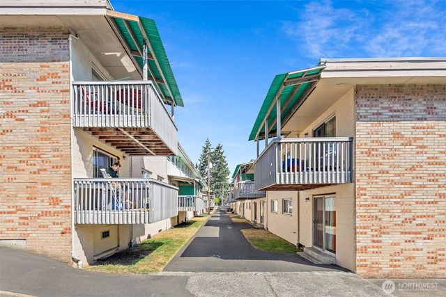 6630 202nd Street SW, Lynnwood, WA 98036