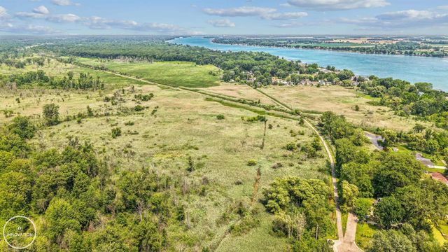 367 Sherwood Lane, Algonac, MI 48001