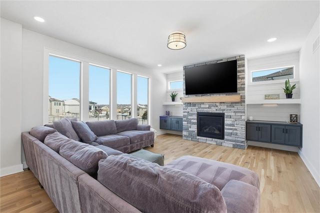 1116 Hummingbird Court, Greenwood, MO 64034