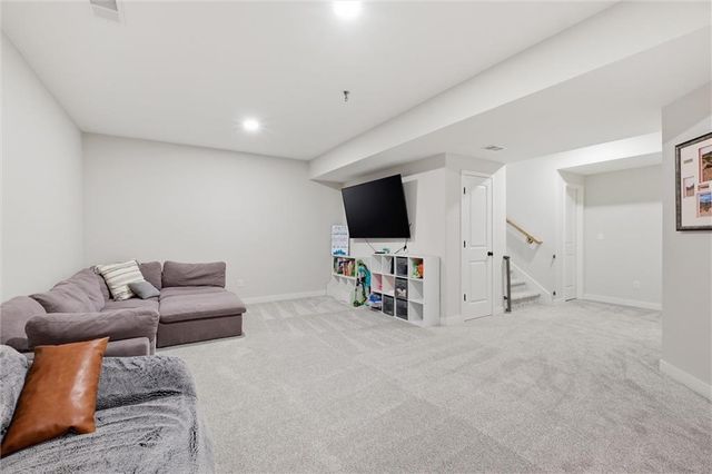 1116 Hummingbird Court, Greenwood, MO 64034