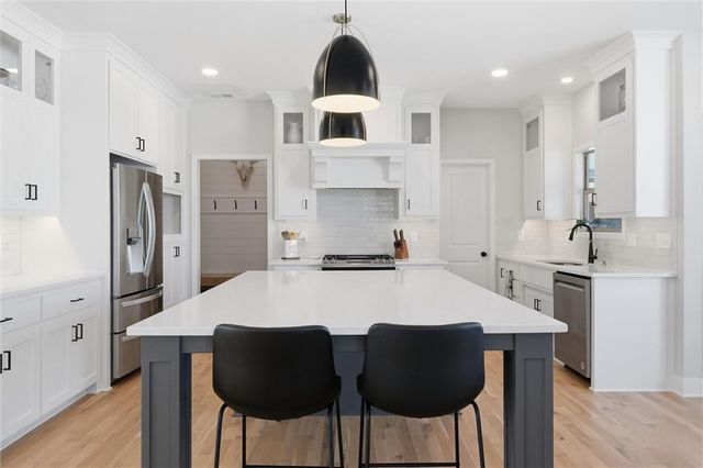 1116 Hummingbird Court, Greenwood, MO 64034