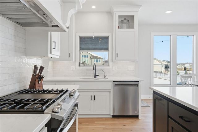 1116 Hummingbird Court, Greenwood, MO 64034