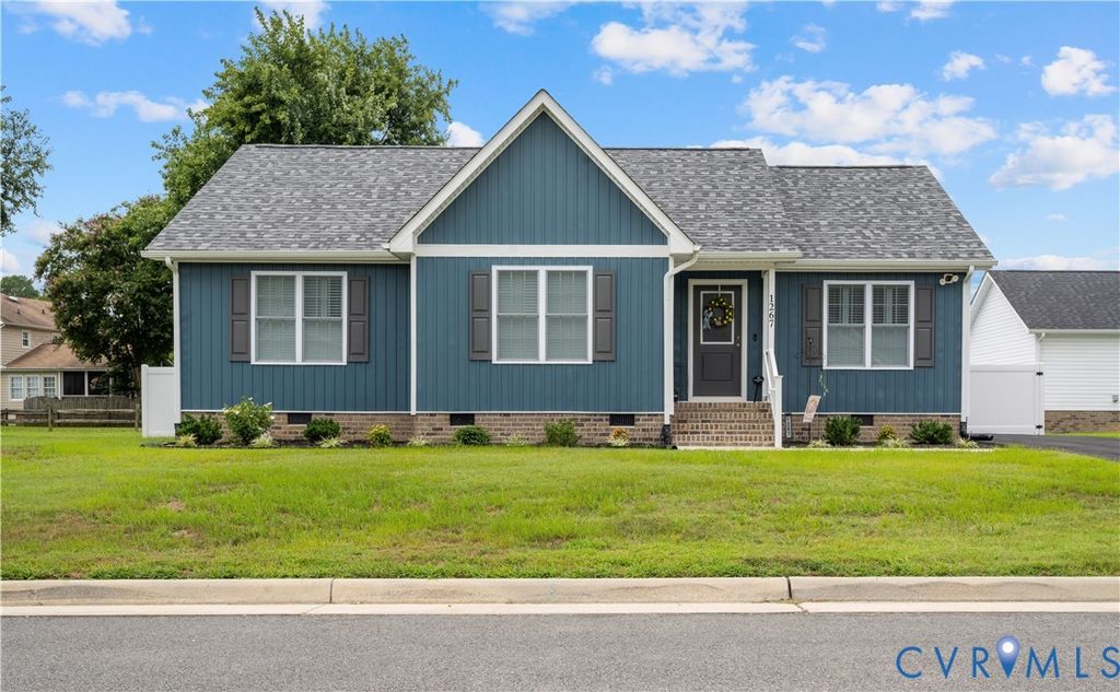 1267 Briarcliffe Dr, Colonial Heights, VA 23834