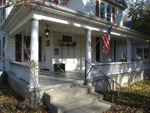 1312 S Peoria Avenue, Dixon, IL 61021