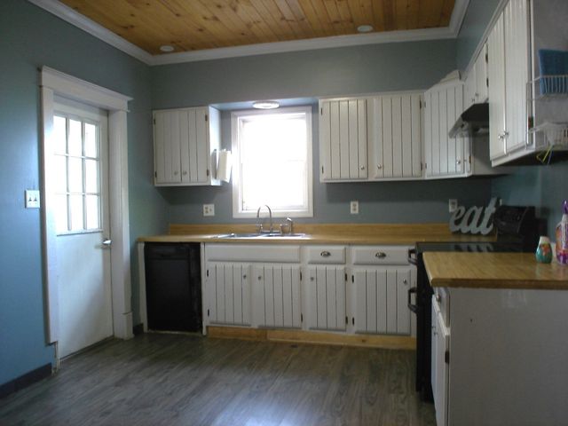 1312 S Peoria Avenue, Dixon, IL 61021