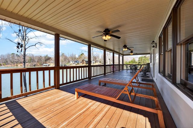 1520 Gowen LN, Huddleston, VA 24104