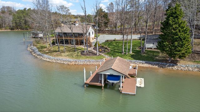 1520 Gowen LN, Huddleston, VA 24104