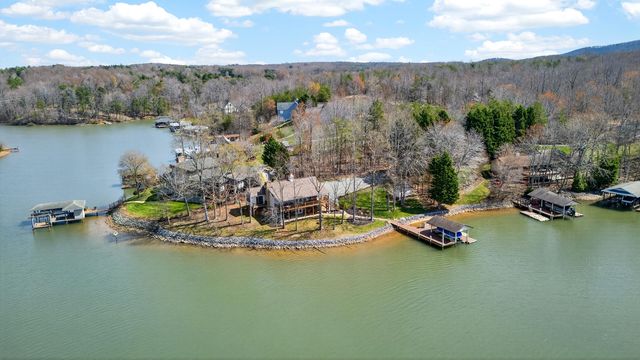 1520 Gowen LN, Huddleston, VA 24104